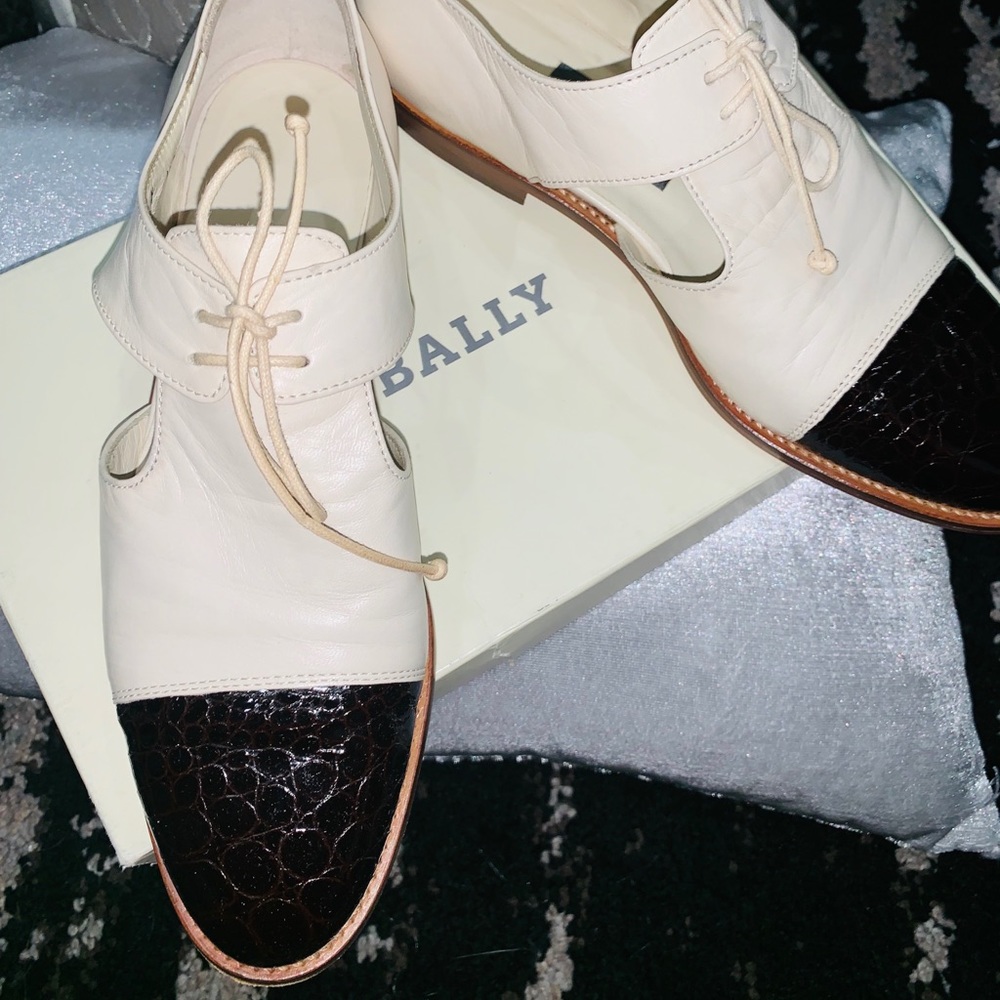 Bally vintage leather cream and brown shoes